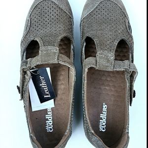 Cobbie Cuddler suede shoes, NEVER WORN.